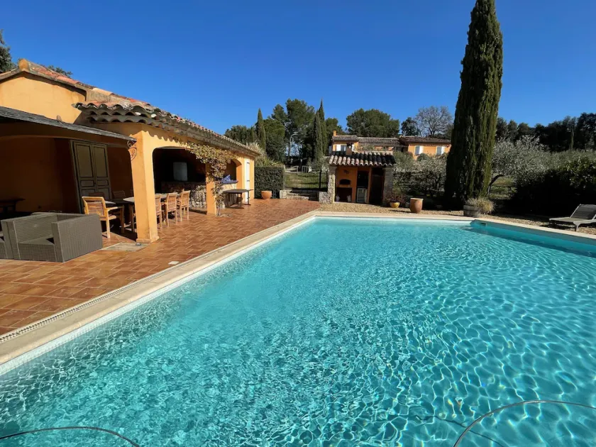 Magnificent property, big swimming pool, private tennis, large enclosed grounds - Image 1