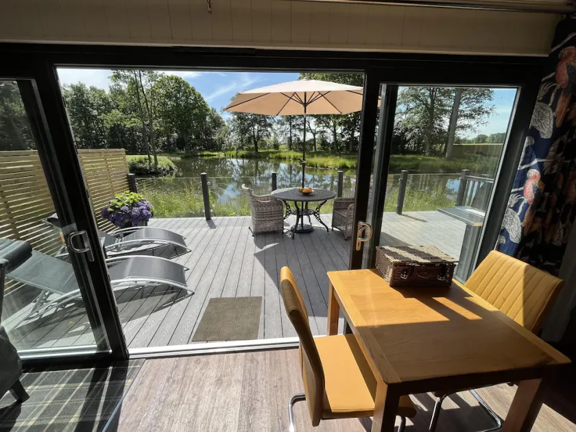Cedar Boutique Lodge-dog fishing and Spa access - Image 1