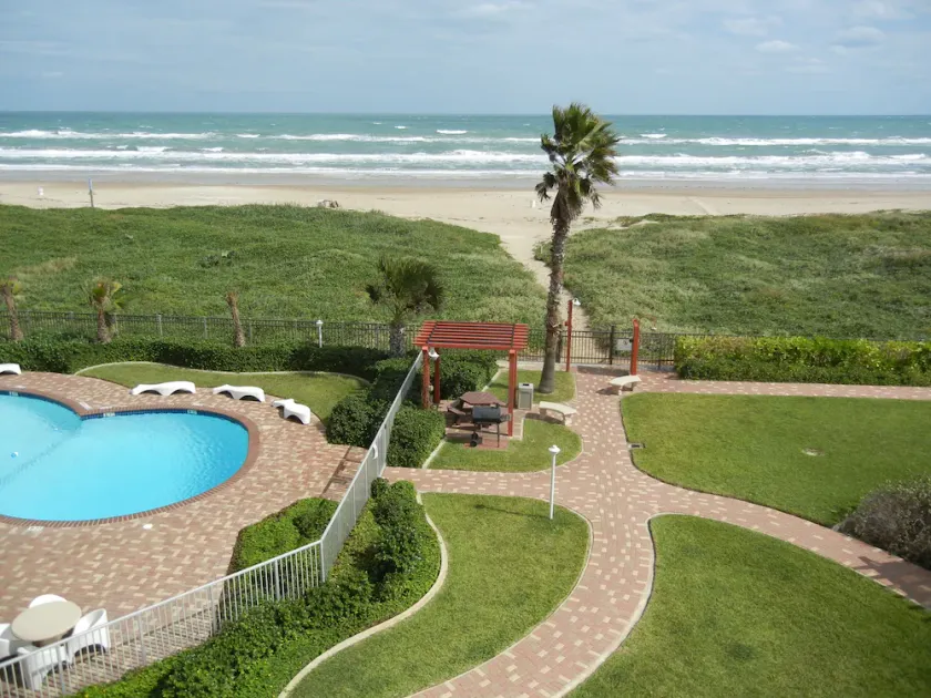 Vue sur l'océan de magnifiques levers de soleil sur le golfe - Plage à la porte arrière - Image 1