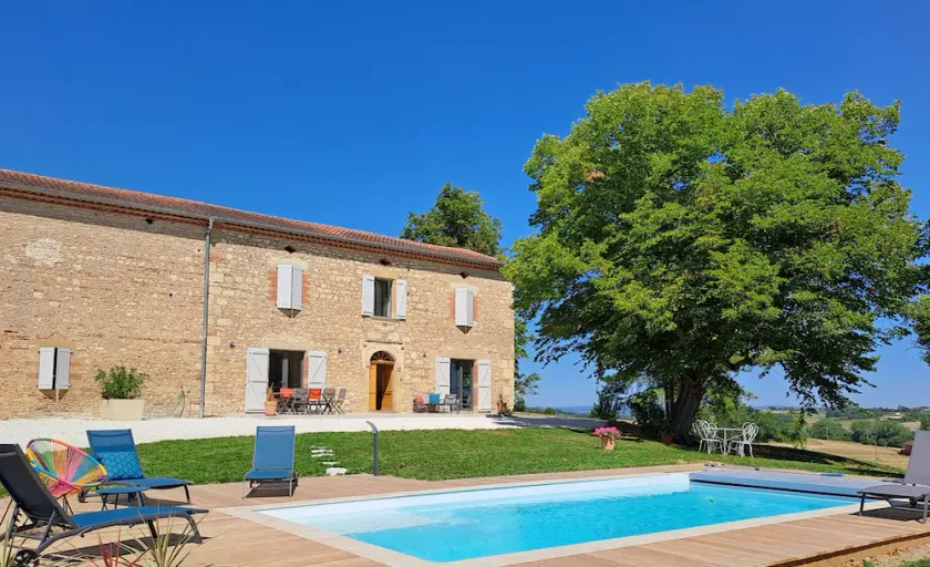 Maison de Maître 👨‍👩‍👧‍👦 7 persons 🏊🏼‍♀️ Swimming pool 🎣 🌳 Lake & garden - Image 1