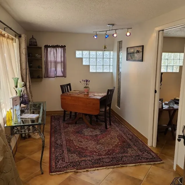 Charmante casita de trois pièces au coeur de Los Ranchos de ABQ - Animaux de compagnie bienvenus - Image 1
