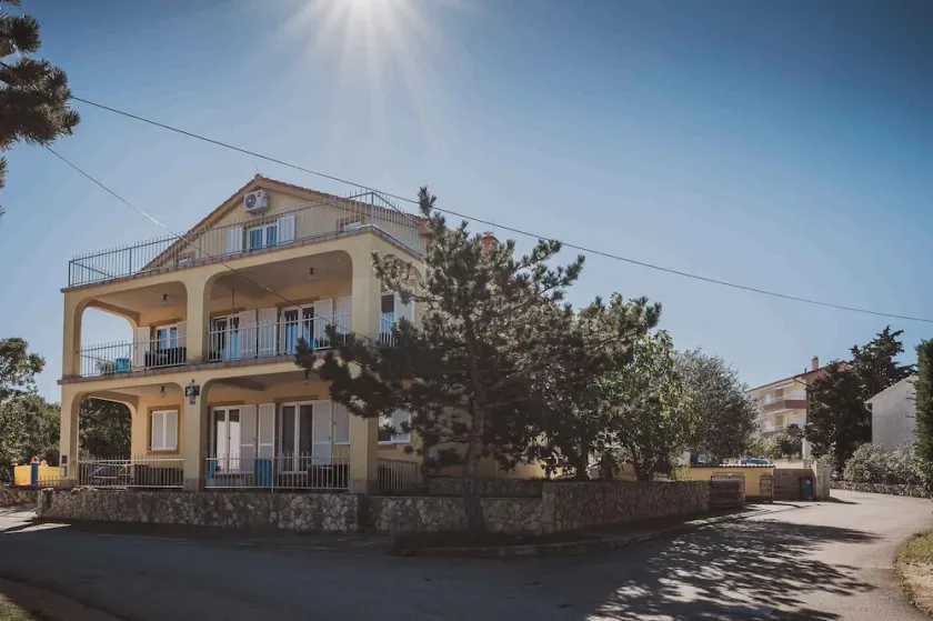 Ferienwohnung Mit Meerblick und Klimaanlage und 100 Meter entfernt zum Strand - Image 1