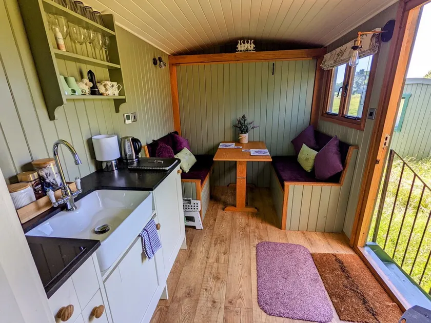 \"Taid\" shepherd's hut - Cwtch@Hafod, Shepherds hut  - Image 1