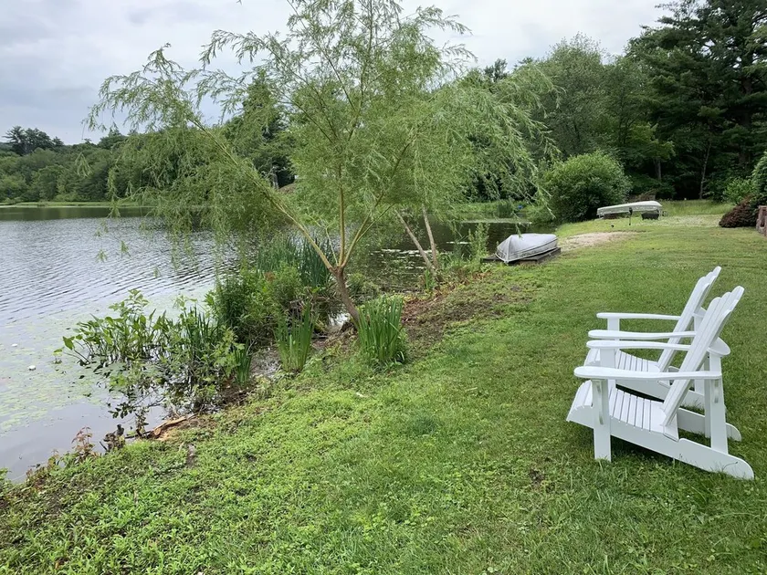 Cozy Lakefront Cottage - Image 1