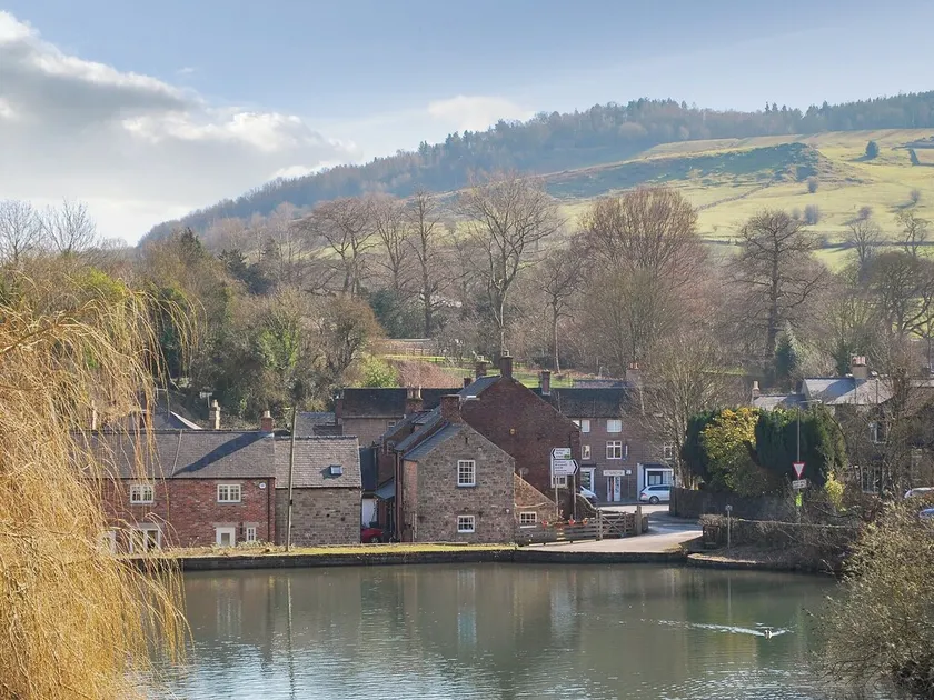2 bedroom accommodation in Cromford - Image 1