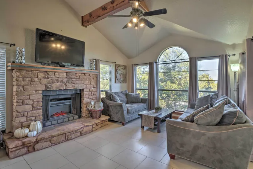 Spicewood Home med Lake Travis Views! ..Familj och husdjursvänligt ... 10 sovplatser! - Image 1