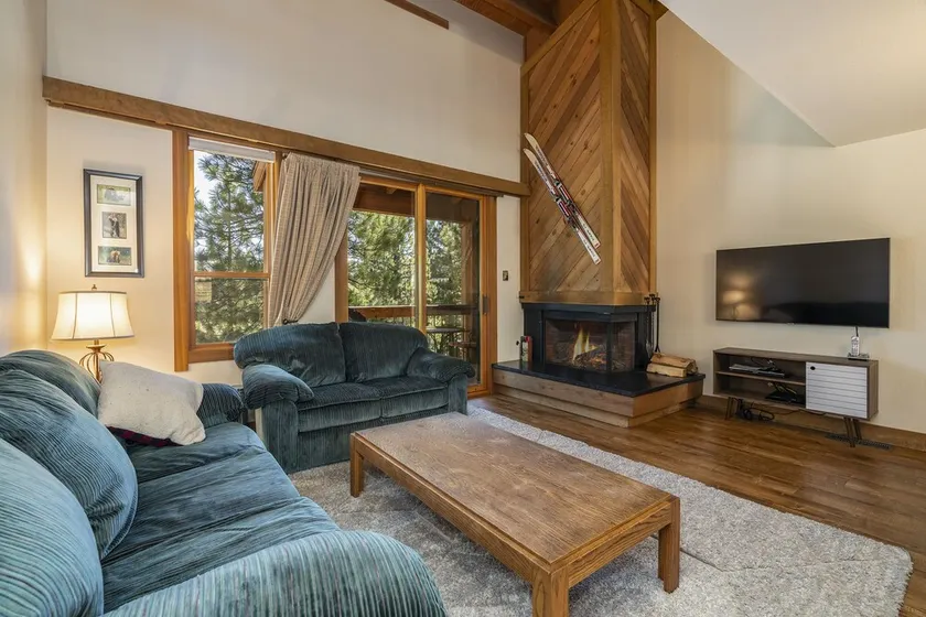 Gold Bend 5111 - Stylish Dog Friendly Condo on Shuttle Route with HOA Gym and Hot Tub Access - Image 1