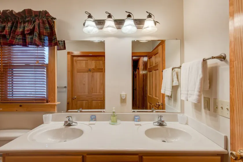 River Roost - on New River near Boone with fire pit, game room, pet friendly - Image 1