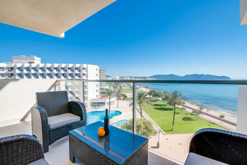 Apartment in CALA MILLOR, directly on the beach 2 bedrooms, WIFI Free, 5 ETAGE. - Image 1