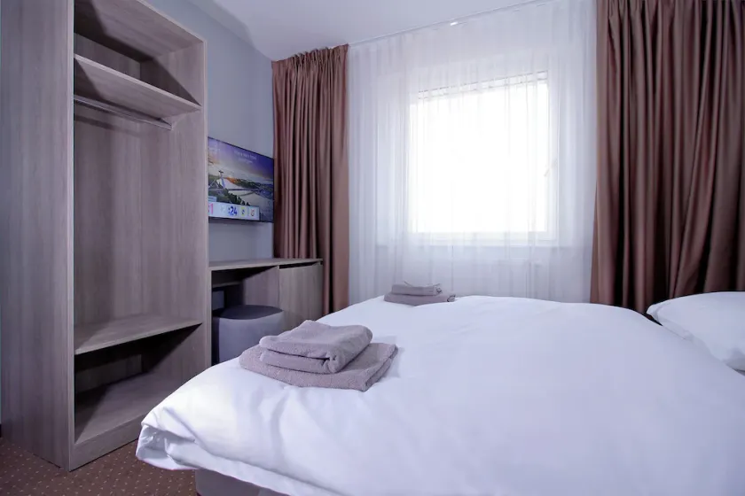 Ikaros Hotel Bratislava - Image 1