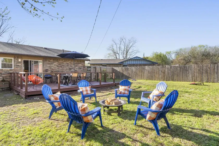 Modern Country Gem/Huge Yard/Coffee Bar/King Bed - Image 1