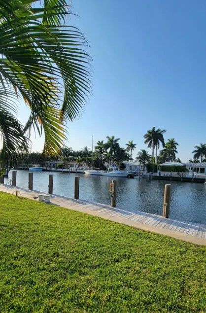 Comfortable Condo with Pool & Fishing Dock – Walk to the Beach, No Car Needed! - Image 1