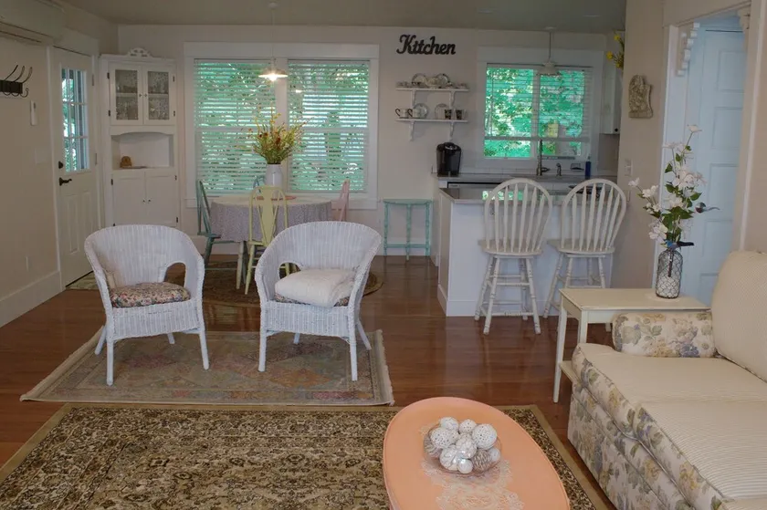 New High End Guesthouse i Warm Beach, Stanwood, WA. - Image 1