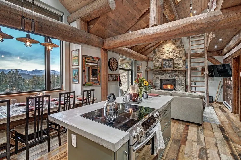 SkyRun Cabin - Stunning Mountain Views & Fire Pit - Image 1