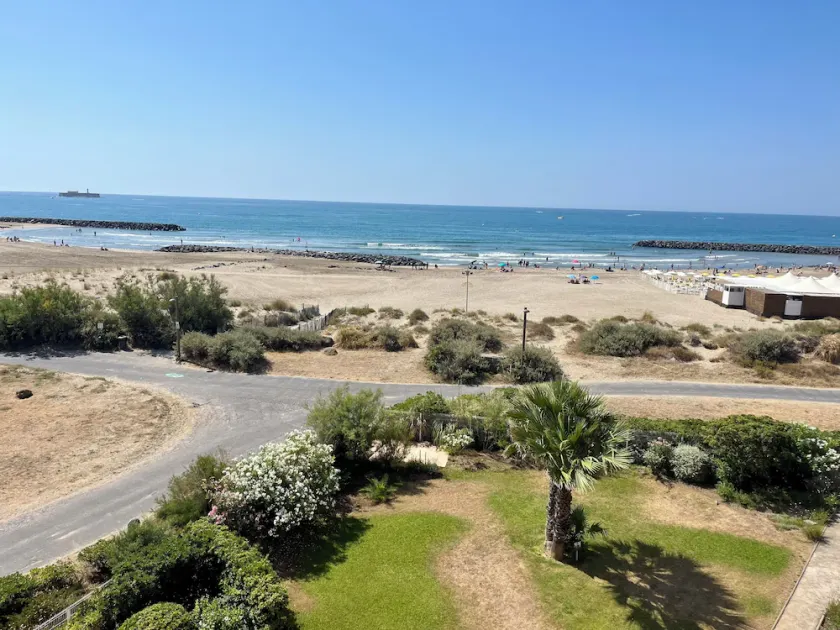 Seafront with swimming pool Apartment 4 pers (1bed) - Image 1