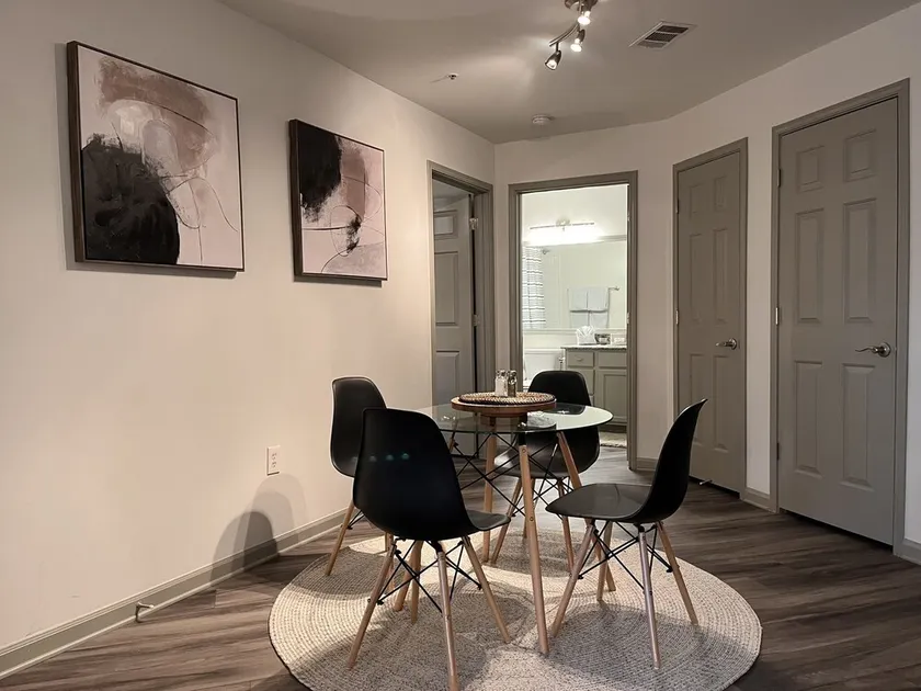 1 Bedroom Unit With Great Lighting - Image 1