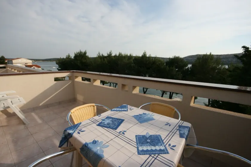 Apartamento para dos personas en la playa Stara Novalja, Pag (A-6375-f) - Image 1