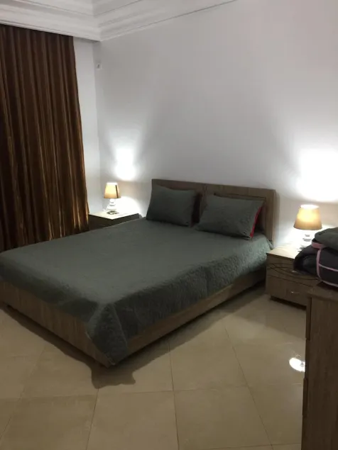 New furnished apartment with on-site parking: living room plus two bedrooms - Image 1