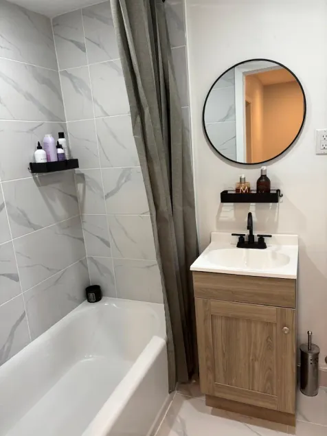 lovely 1 bedroom apartment in a quiet neighborhood. - Image 1