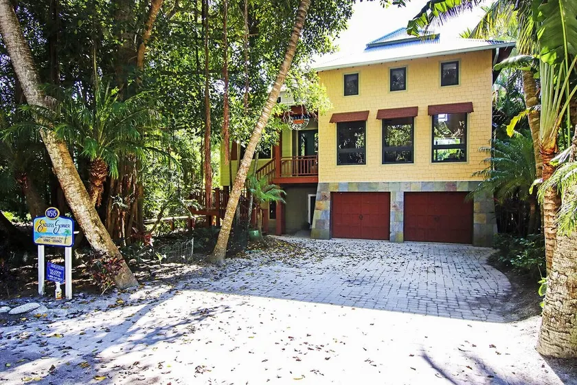 Endless Summer 5 Bedrooms 6 Bathrooms Home - Image 1
