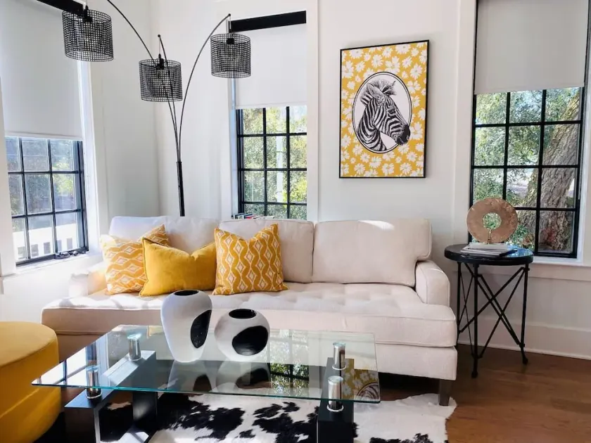 Ten minutes to Beach & Town: Contemporary Living in Historic Old Village - Image 1