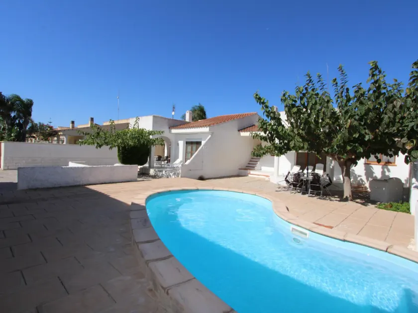 Beachside Family Retreat: Pool, Pet Friendly, Optional A/C, Free WiFi - Image 1