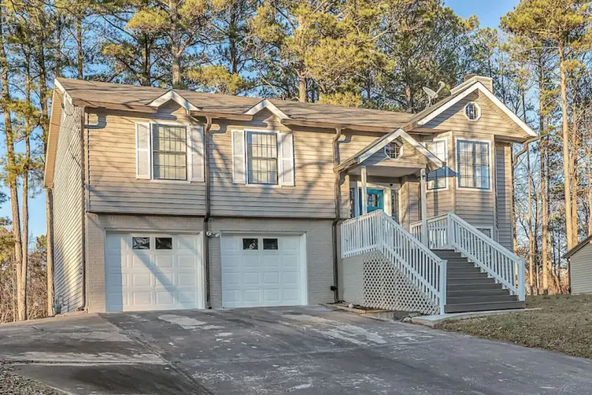 Spacious and Modern 18 min from Stone Mountain - Image 1