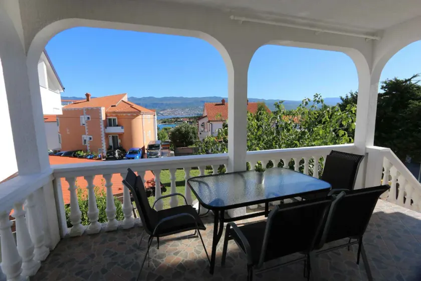 Holiday apartment with balcony and air conditioning - Image 1
