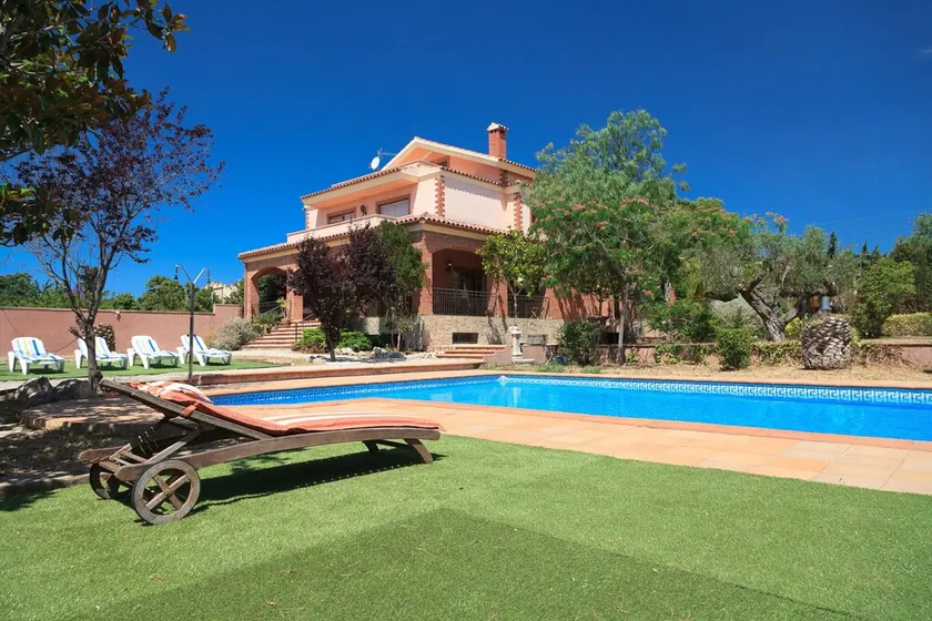 UHC VILLA BOTARELL with large garden and private pool - Image 1