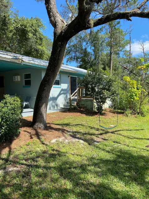 Nature Lover’s Cottage at Penner Pond, Relax or Explore in the Ocala Forest. - Image 1