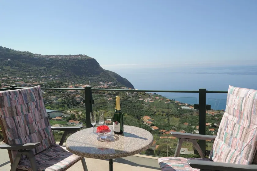 Appartamento di 60 mq con 2 camere da letto e una fantastica vista sul mare - Image 1