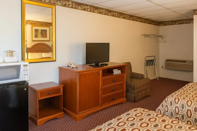 2 Family-Friendly Units | Minutes to Tanger Outlets Hershey | Free Breakfast - Image 1