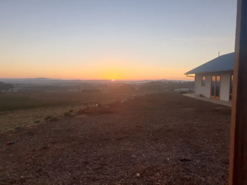 Pinnacle Studio, er et off-grid, Eco Farm Stay, og vi inkluderer morgenmad - Image 1