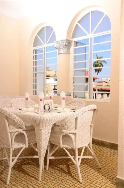 4 Mosqueteros - Image 1