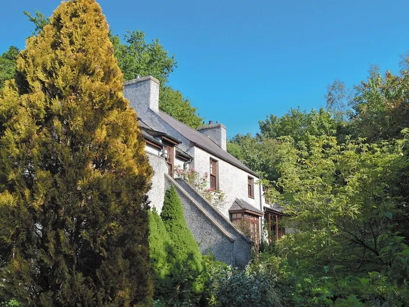 3 bedroom accommodation in Llangaffo, Anglesey - Image 1