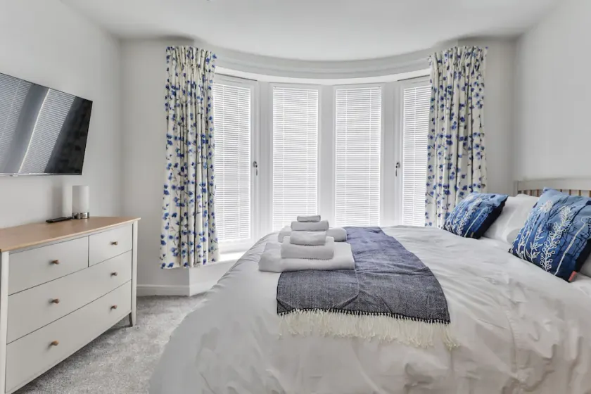 11 Belle House - Image 1