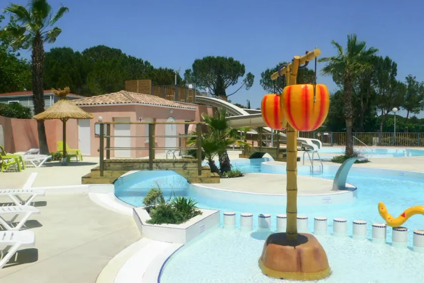 Mobile Home in Bessan With Terrace - Image 1