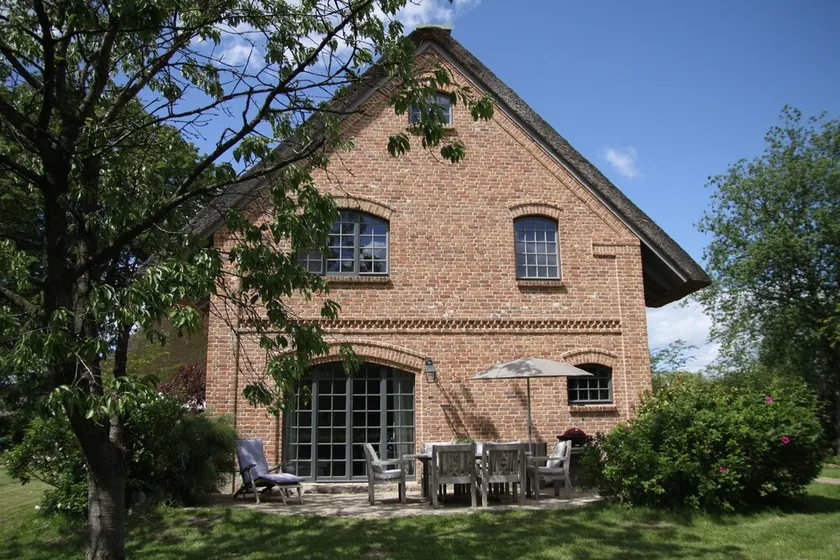 Exclusive holiday home under thatch in beautiful Holstein countryside - Image 1
