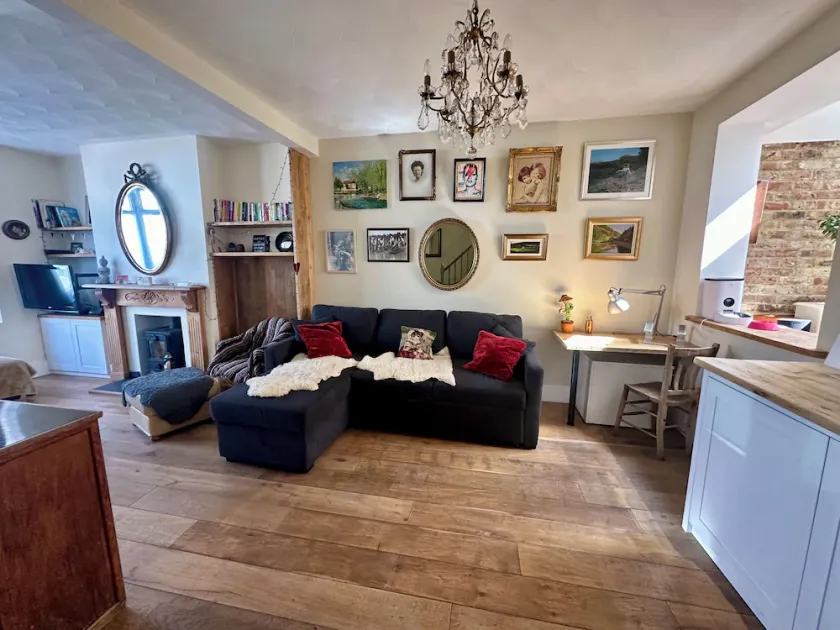 Lovely home in Brighton sleeps 6 - Image 1