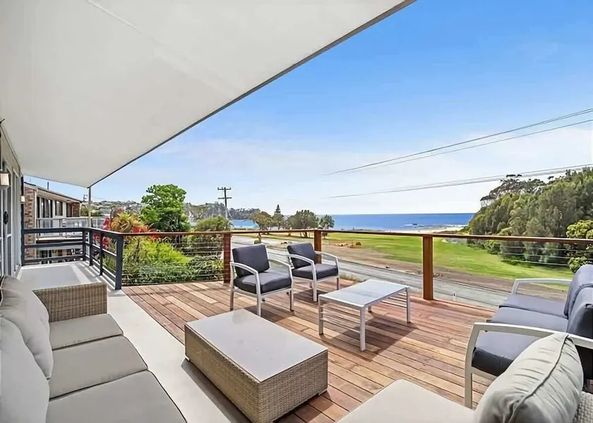George Bass Drive 569 On The Beach Living - Image 1