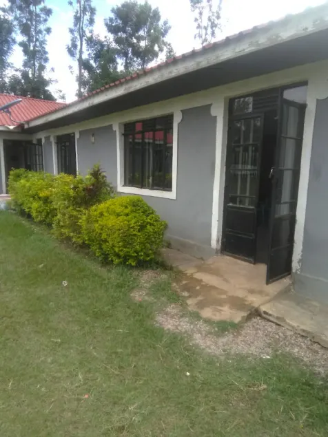 Eddys Resort - Image 1