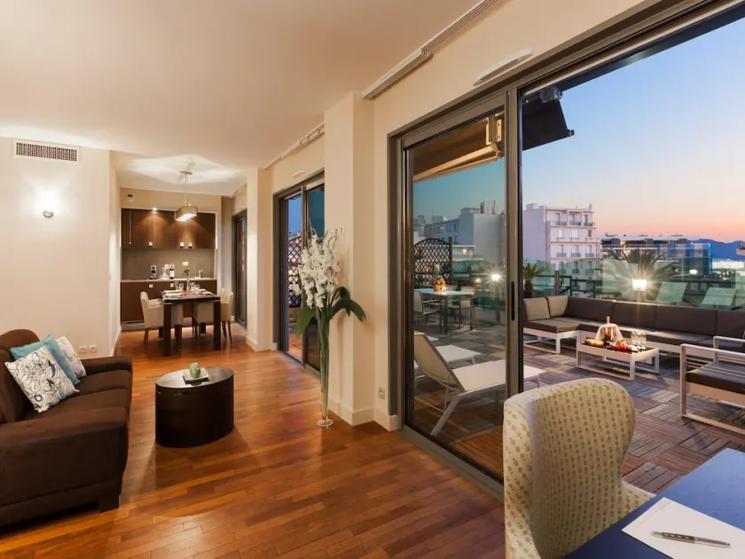 Presidential Apartment in Cannes - Image 1