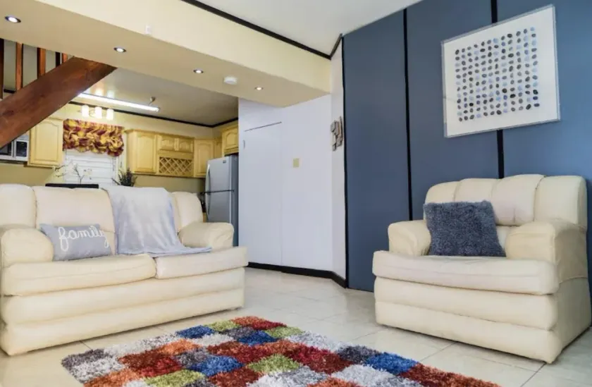 Sweet Kensville: Elegant King Suite in New Kingston - Image 1