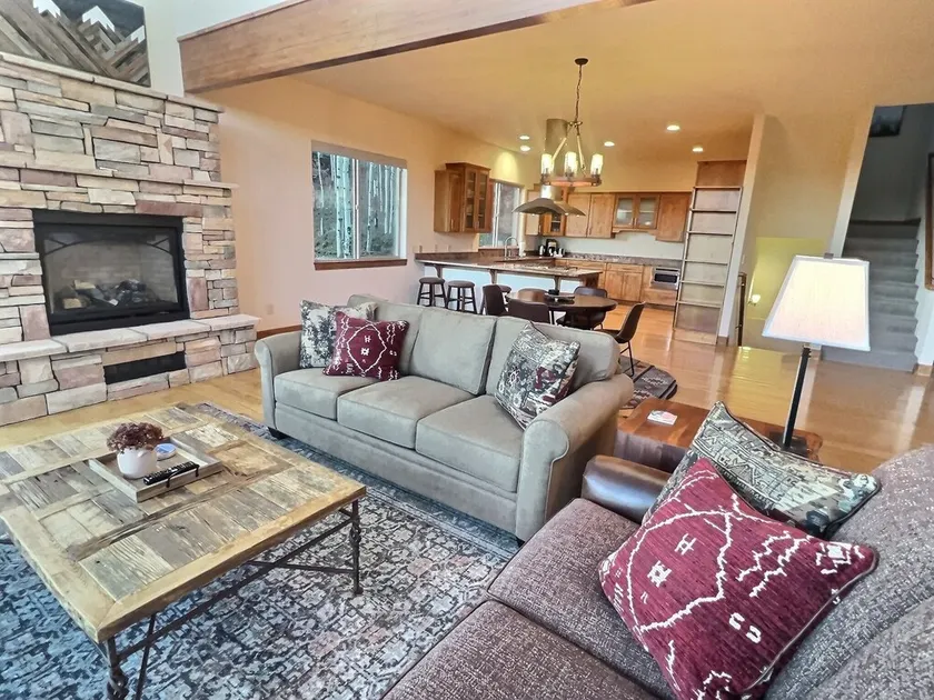 Conifer Lodge-Secluded with Spectacular Views, Hot tub, Movie & Game Room - Image 1