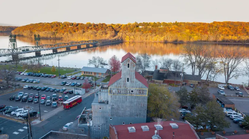 Commander-North Bin. DT Stillwater. River Views! - Image 1