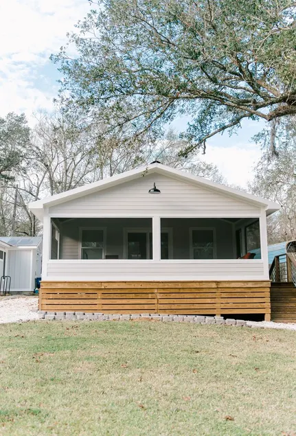 Fully renovated cabin on the Mermentau River with gorgeous scenic views - Image 1