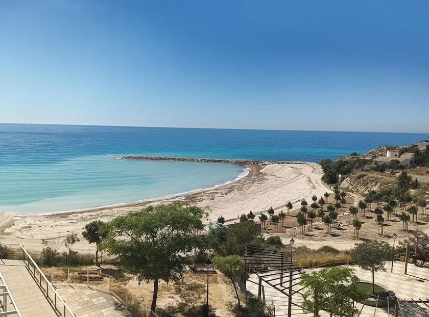 Feet in the water!  Beach 30m away + swimming pool, gym, pétanque, volleyball - Image 1