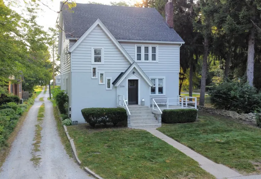 Lake Views! Prime location. Completely remodeled. Family and pet friendly.  - Image 1