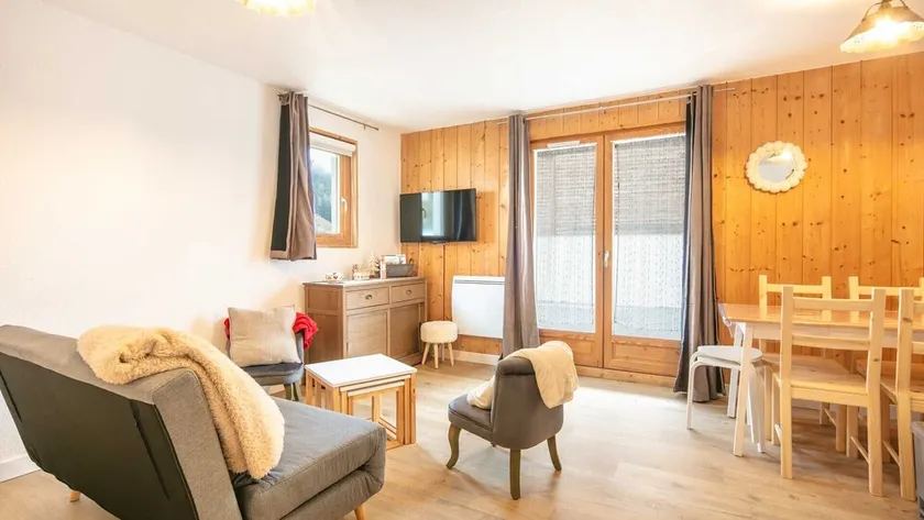 Cosy apt 4 ppl with terrace, private parking - Image 1