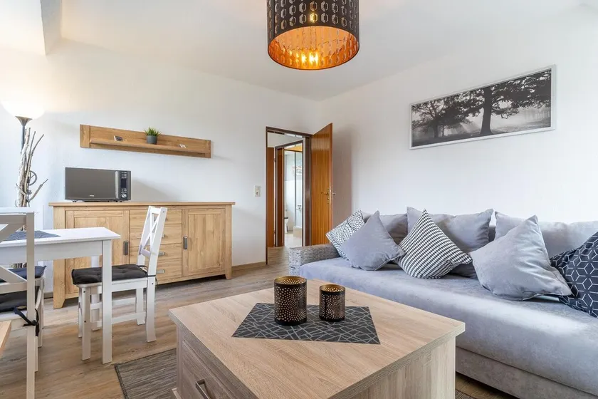 Tasteful and modern 2-room apartment with balcony for 2 people - Image 1